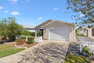 1611 Campos Dr, The Villages, FL 32162