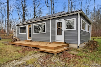 64 Summerset Dr, Arcade, NY 14009