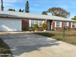 888 W Coquina Dr, Daytona Beach, FL 32117