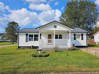 15 Wood St, Ravenswood, WV 26164