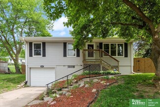 8805 Spaulding Cir, Omaha, NE 68134