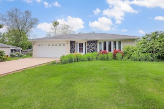 9S180 Rosehill Ln, Downers Grove, IL 60516