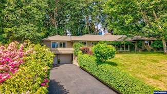 825 Kingwood Dr NW, Salem, OR 97304