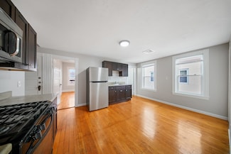 16 Bellevue Ave Unit 4, Brockton, MA 02302