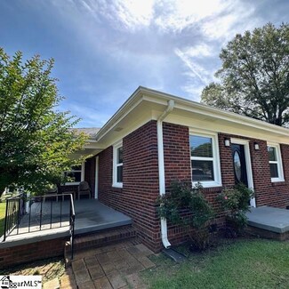 13 Dargan St, Greenville, SC 29611