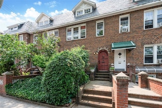 3916 51st St, Woodside, NY 11377