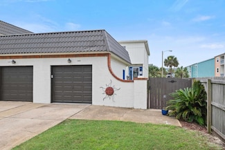 1682 Via de Luna Dr, Gulf Breeze, FL 32561