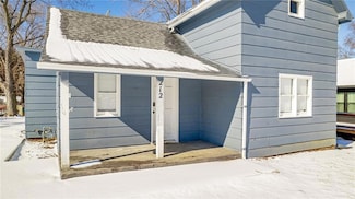 212 S Delaware St, Tonganoxie, KS 66086