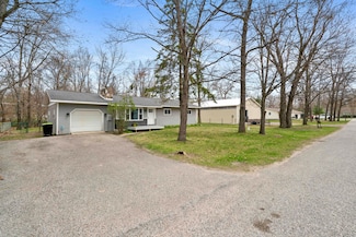 6830 Elmwood Rd, Indian River, MI 49749