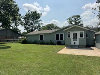 413 S Oak St, Paradise, TX 76073