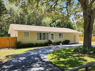 39746 Magnolia St, Lady Lake, FL 32159