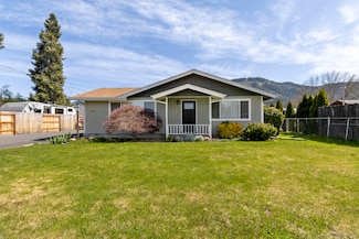 1725 Cloverlawn Dr, Grants Pass, OR 97527