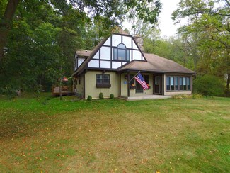 e 13308 Sue Kay Dr, Merrimac, WI 53561