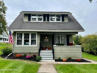65 Dempster St, Ravena, NY 12143