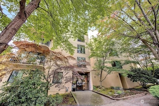 619 5th Ave W Unit 202, Seattle, WA 98119