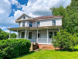 29 Hargrave Blvd, Chatham, VA 24531