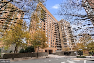2001 15th St N Unit 813, Arlington, VA 22201