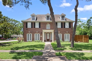 548 Cascade St, Bellaire, TX 77401
