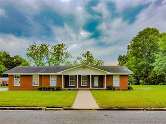 124 Simmons St, Andalusia, AL 36420