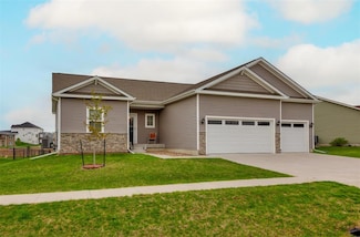 7920 NW 95th St, Johnston, IA 50131