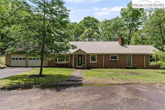 516C Mt Jefferson State Park Rd, West Jefferson, NC 28694