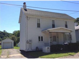10 School St, Coal Center, PA 15423