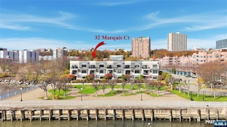 32 Marquis Ct, Edgewater, NJ 07020