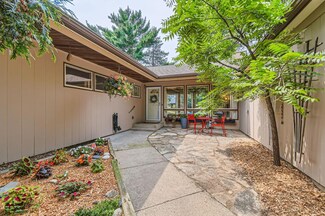 3025 Simpson St, Saint Paul, MN 55113