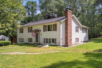 215 Chestnut St, Uxbridge, MA 01569