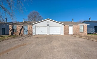 4378 & 4380 W Thrasher Dr, Fayetteville, AR 72704