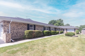 1402 S Linneman Rd, Mount Prospect, IL 60056