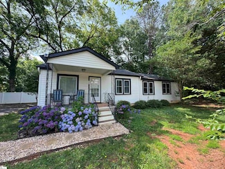 129 Bountyland Rd, Seneca, SC 29672
