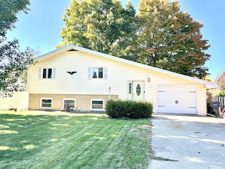 2264 Lynn Dr, Saint Joseph, MI 49085