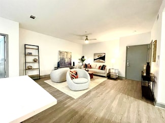 3333 Weslayan St Unit 2220, Houston, TX 77027