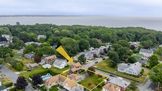 32 Cedar St, Fairhaven, MA 02719