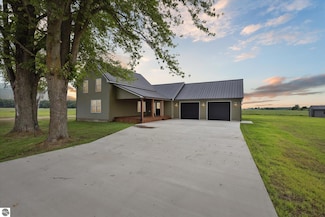4798 N Loomis Rd, Mount Pleasant, MI 48858