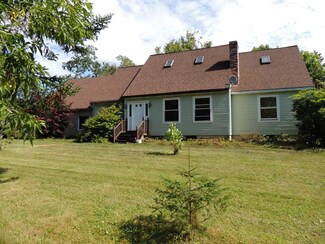 56 Main St, Winterport, ME 04496
