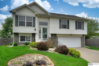 7427 S 176th Cir, Omaha, NE 68136