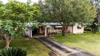 3417 NE Jeannette Dr, Jensen Beach, FL 34957