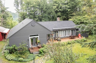 80 Davenport Ln, Hartford, VT 05001
