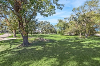 695 Rocky River Rd, Houston, TX 77056