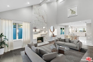 1716 Via la Paz, Burbank, CA 91501