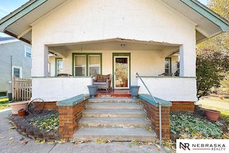 5725 Mayberry St, Omaha, NE 68106