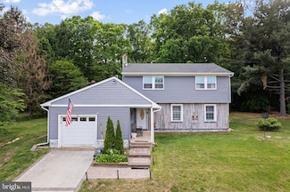 10 Loretta Blvd, Sicklerville, NJ 08081