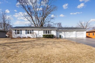 3305 Tucson Dr, Cedar Falls, IA 50613