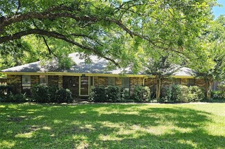 905 NE 11th St, Grand Prairie, TX 75050