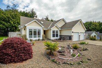 1385 SW Fairway Dr, Waldport, OR 97394