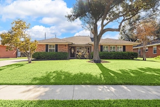 6335 Waltway Dr, Houston, TX 77008