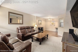 61216 Greenwood Dr, South Lyon, MI 48178