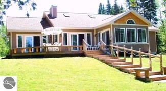 402 Rivershore Dr, Elk Rapids, MI 49629